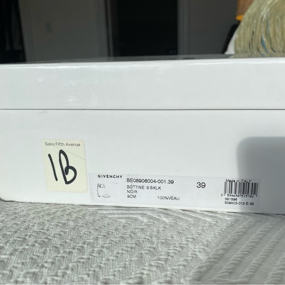 Givenchy Shark Tooth Boot Short - Picture 5 of 8